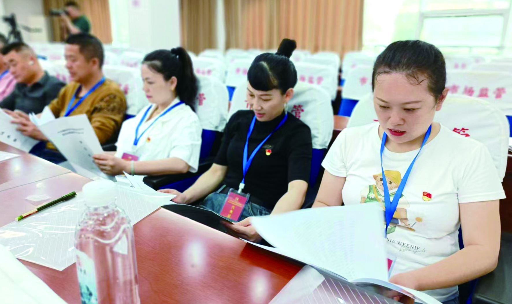 集團(tuán)公司黨委開(kāi)展創(chuàng)先爭(zhēng)優(yōu)活動(dòng) 推薦評(píng)選先進(jìn)基層黨組織、優(yōu)秀黨務(wù)工作者和優(yōu)秀共產(chǎn)黨員 （李高雄報(bào)道） 